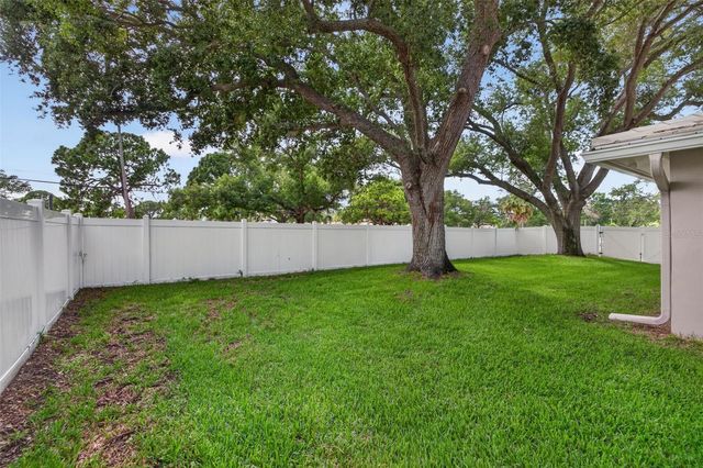 303 ROEBLING ROAD S, Belleair, FL 33756