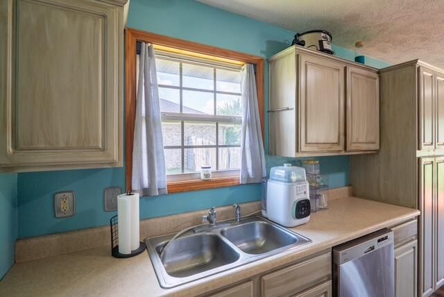 2409 W Colton Avenue, Ozark, MO 65721