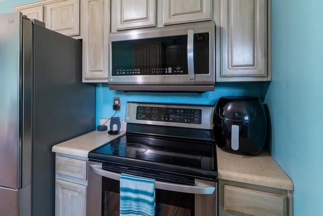 2409 W Colton Avenue, Ozark, MO 65721
