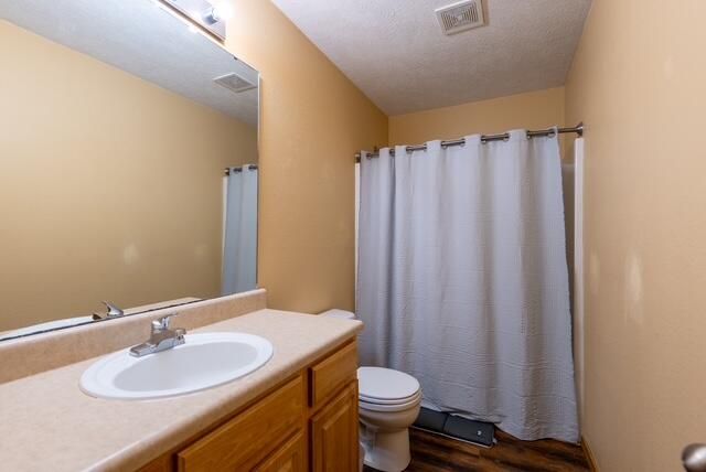 2409 W Colton Avenue, Ozark, MO 65721
