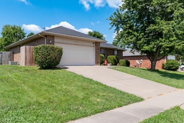 2409 W Colton Avenue, Ozark, MO 65721