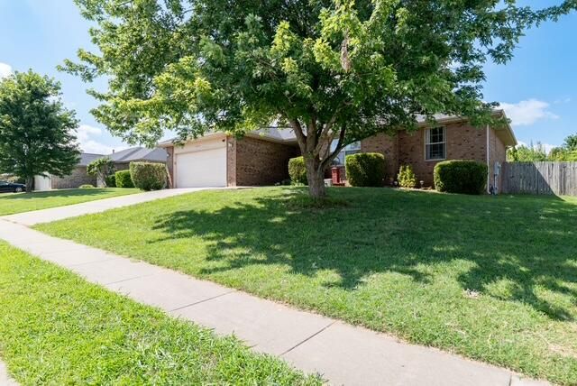 2409 W Colton Avenue, Ozark, MO 65721