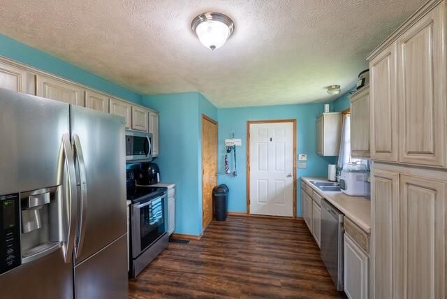 2409 W Colton Avenue, Ozark, MO 65721