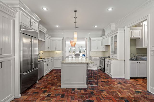 8 Sunset Hill, Hattiesburg, MS 39402