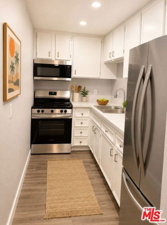Image 6 of property listing at 2875 N Los Felices Road 212, Palm Springs, CA 92262