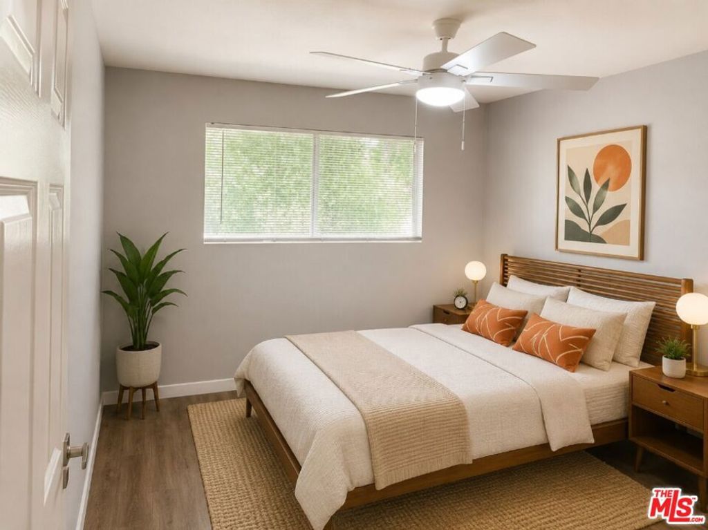 Image 7 of property listing at 2875 N Los Felices Road 212, Palm Springs, CA 92262