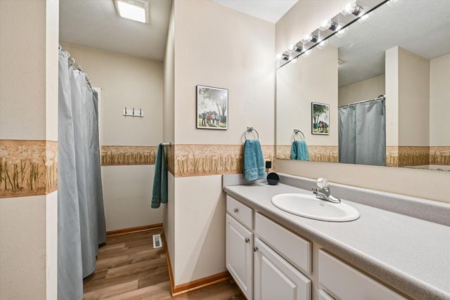 2408 NW PARK 2ND Avenue, Waverly, IA 50677