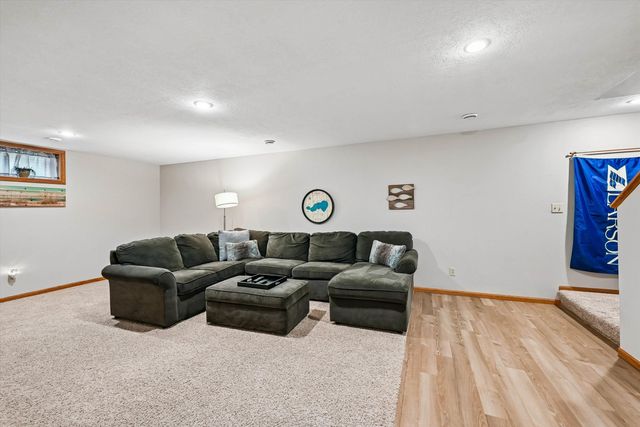 2408 NW PARK 2ND Avenue, Waverly, IA 50677