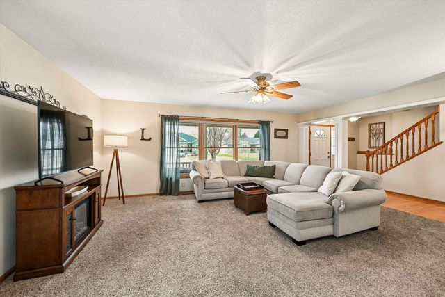 2408 NW PARK 2ND Avenue, Waverly, IA 50677