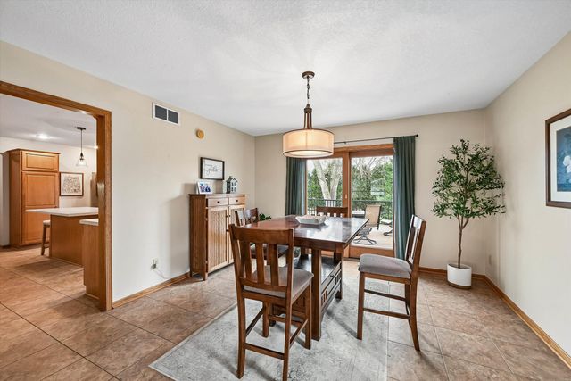 2408 NW PARK 2ND Avenue, Waverly, IA 50677