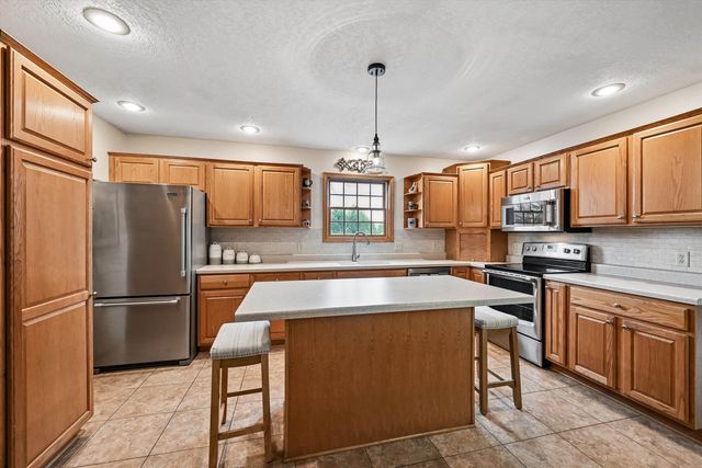2408 NW PARK 2ND Avenue, Waverly, IA 50677