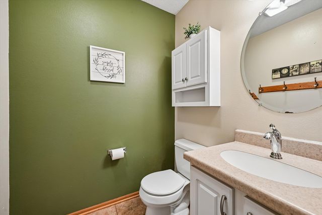 2408 NW PARK 2ND Avenue, Waverly, IA 50677