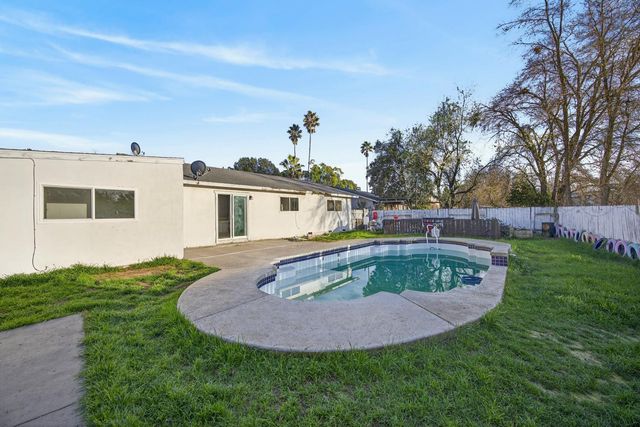 7518 Bowen Cir, Sacramento, CA 95822