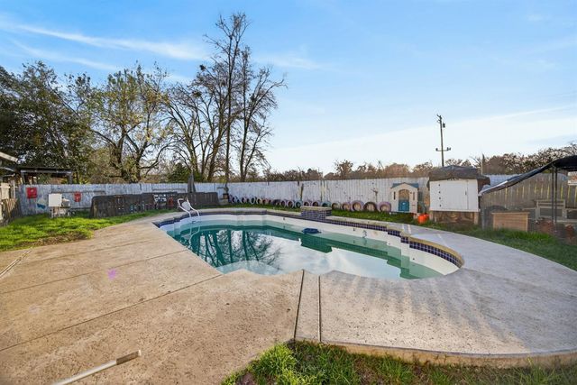 7518 Bowen Cir, Sacramento, CA 95822