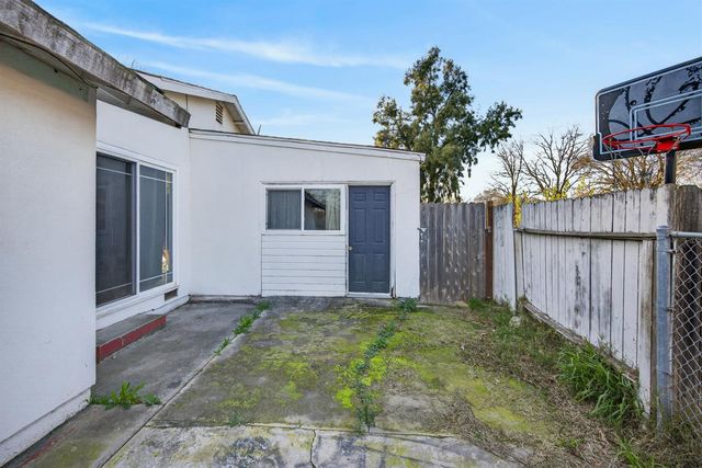 7518 Bowen Cir, Sacramento, CA 95822