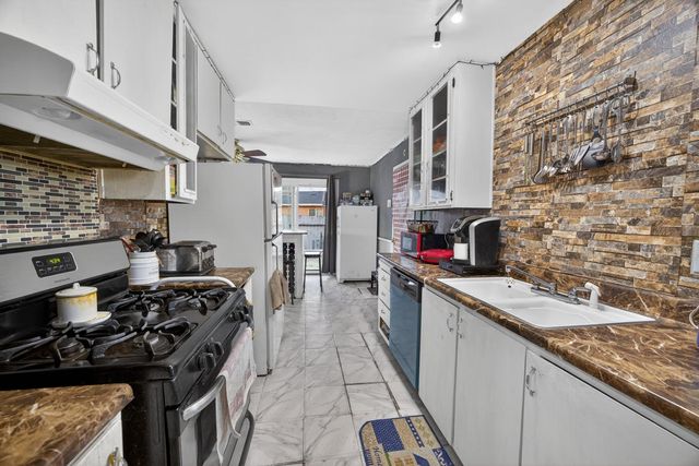 7518 Bowen Cir, Sacramento, CA 95822