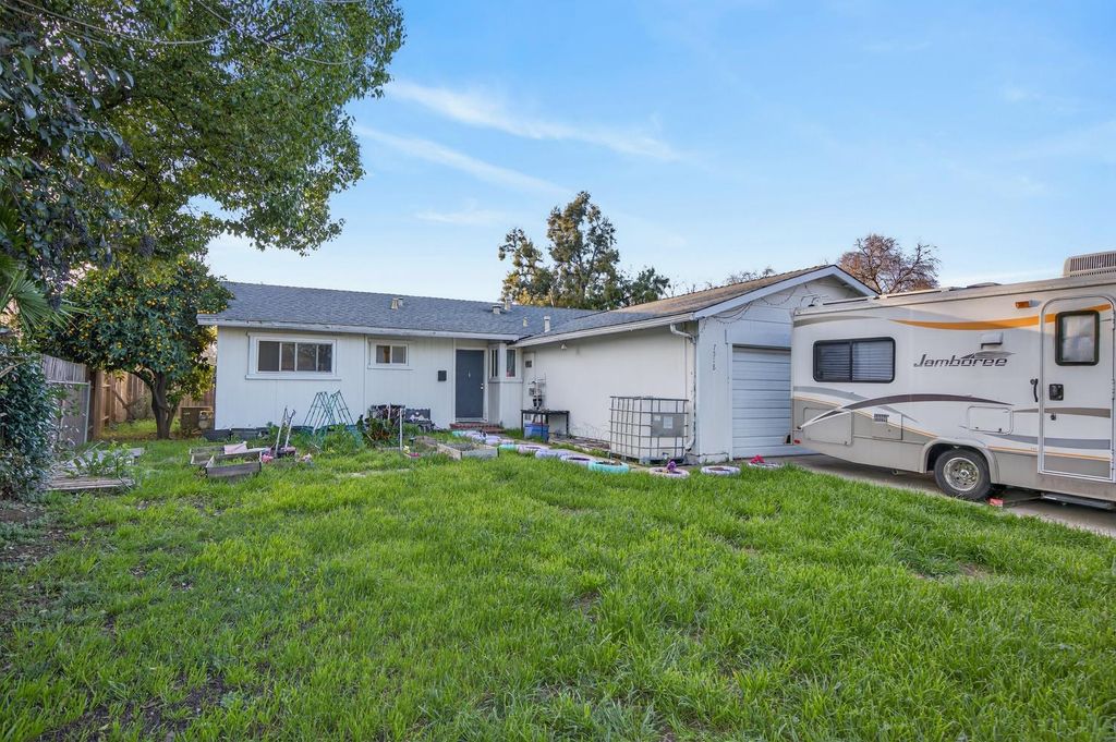 7518 Bowen Cir, Sacramento, CA 95822