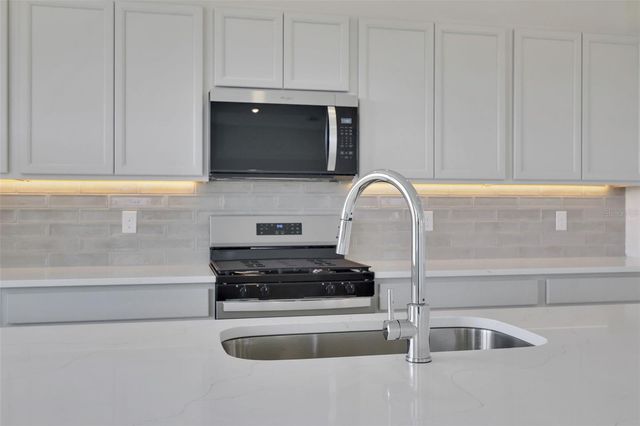 10693 NW SUNCREST LOOP, Port St Lucie, FL 34987