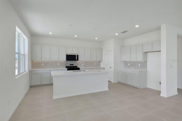 10693 NW SUNCREST LOOP, Port St Lucie, FL 34987