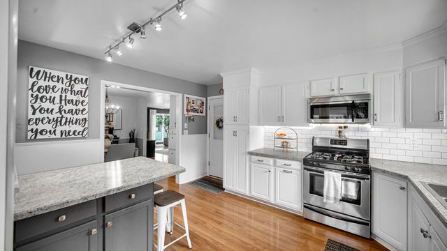 9515 Crestwood Avenue, Munster, IN 46321