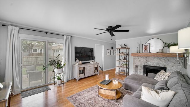 9515 Crestwood Avenue, Munster, IN 46321
