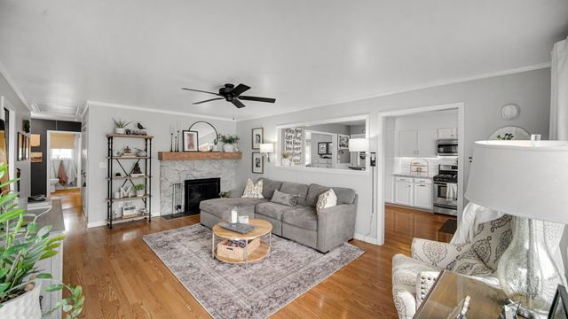 9515 Crestwood Avenue, Munster, IN 46321