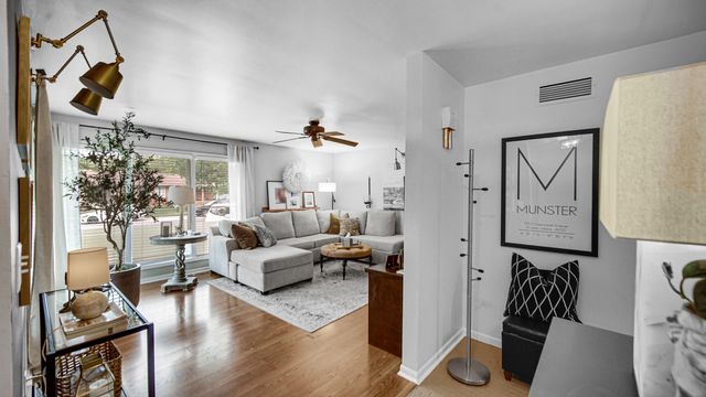 9515 Crestwood Avenue, Munster, IN 46321
