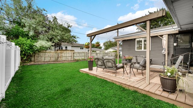 9515 Crestwood Avenue, Munster, IN 46321