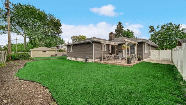 9515 Crestwood Avenue, Munster, IN 46321