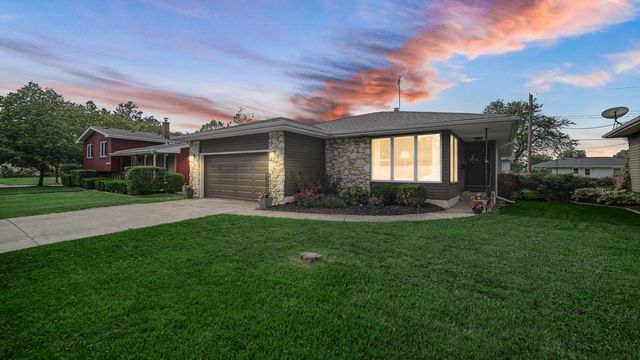 9515 Crestwood Avenue, Munster, IN 46321