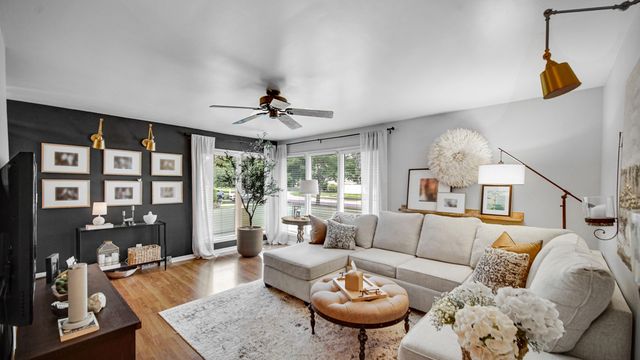 9515 Crestwood Avenue, Munster, IN 46321