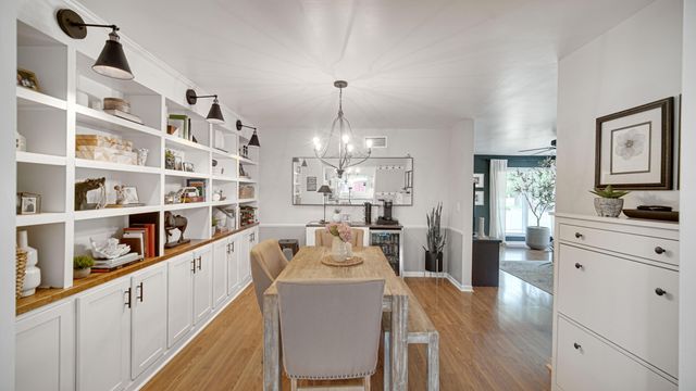 9515 Crestwood Avenue, Munster, IN 46321