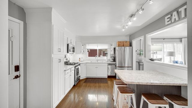 9515 Crestwood Avenue, Munster, IN 46321