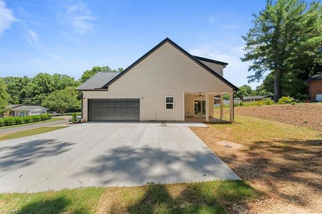 2410 Sedalia Drive, Clemmons, NC 27012