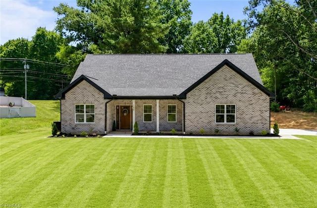 2410 Sedalia Drive, Clemmons, NC 27012