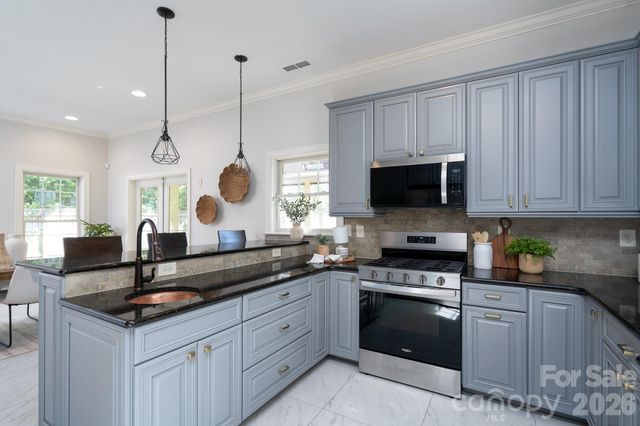 1617 Brook Road, Charlotte, NC 28205
