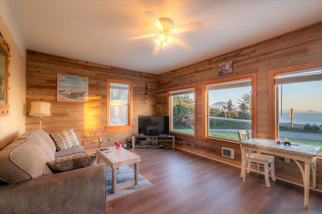 610 Deady Street, Port Orford, OR 97465