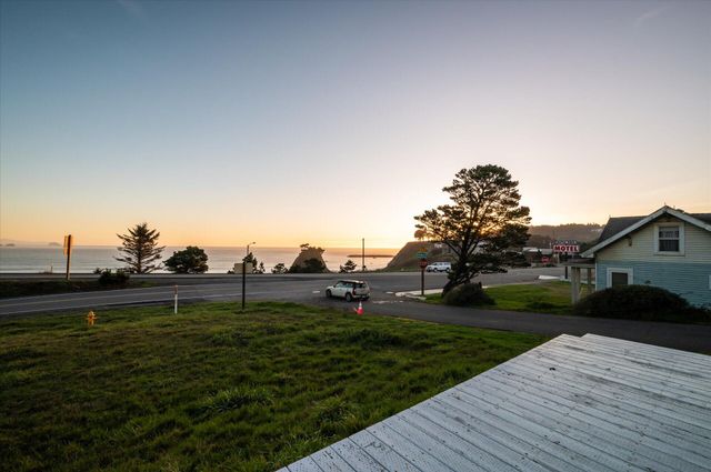 610 Deady Street, Port Orford, OR 97465