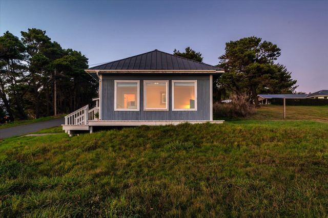 610 Deady Street, Port Orford, OR 97465