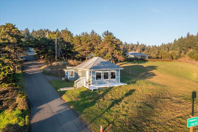 610 Deady Street, Port Orford, OR 97465