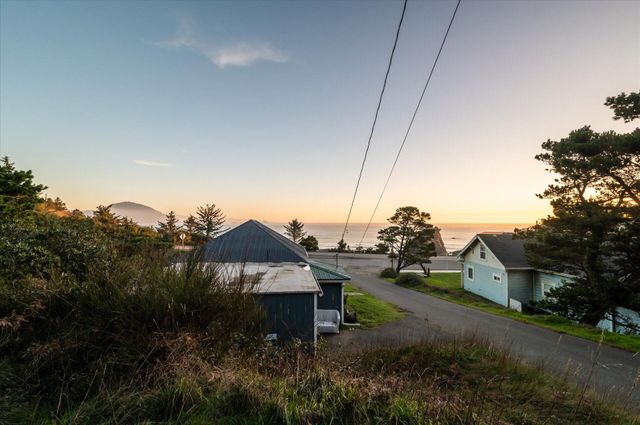 610 Deady Street, Port Orford, OR 97465