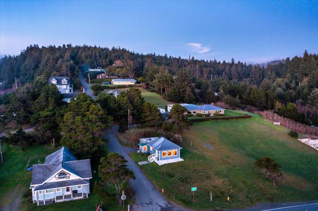 610 Deady Street, Port Orford, OR 97465