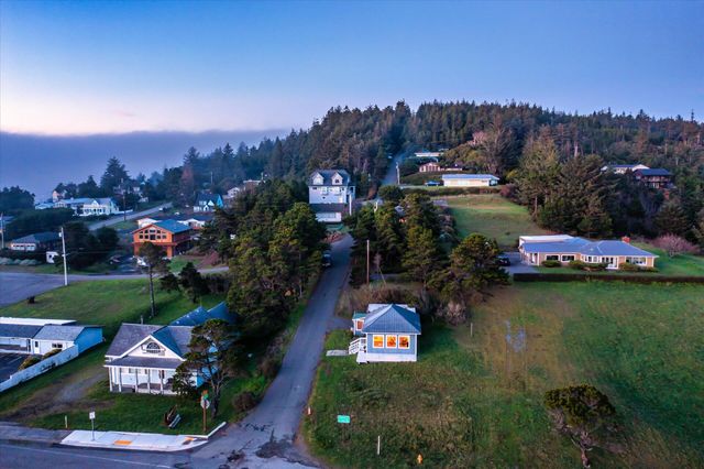 610 Deady Street, Port Orford, OR 97465
