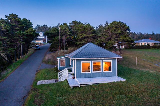 610 Deady Street, Port Orford, OR 97465