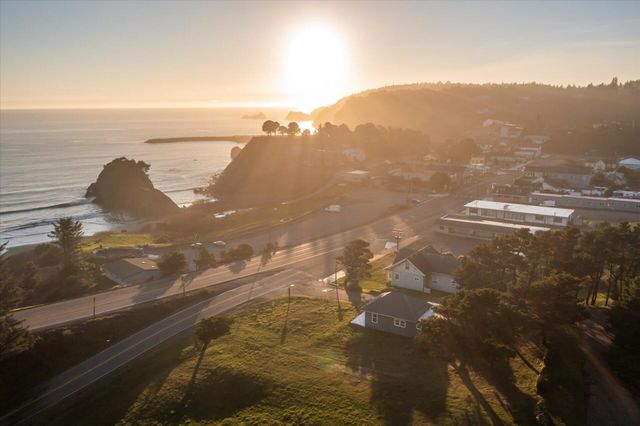 610 Deady Street, Port Orford, OR 97465