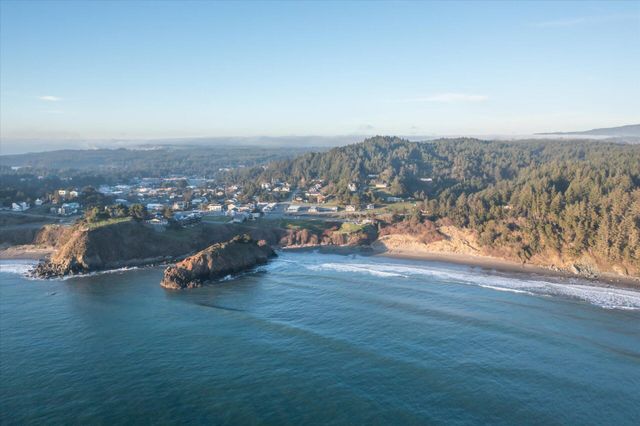 610 Deady Street, Port Orford, OR 97465