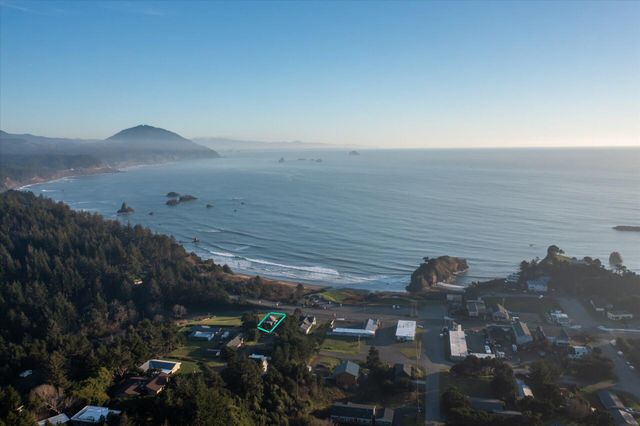 610 Deady Street, Port Orford, OR 97465