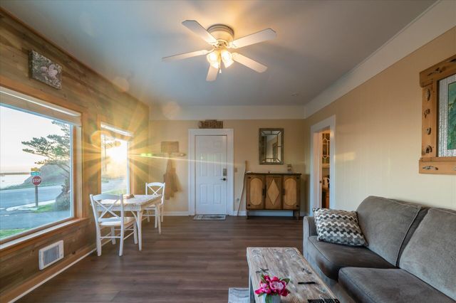 610 Deady Street, Port Orford, OR 97465