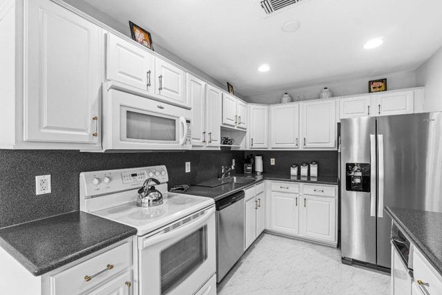 27 Southport Lane C, Boynton Beach, FL 33436