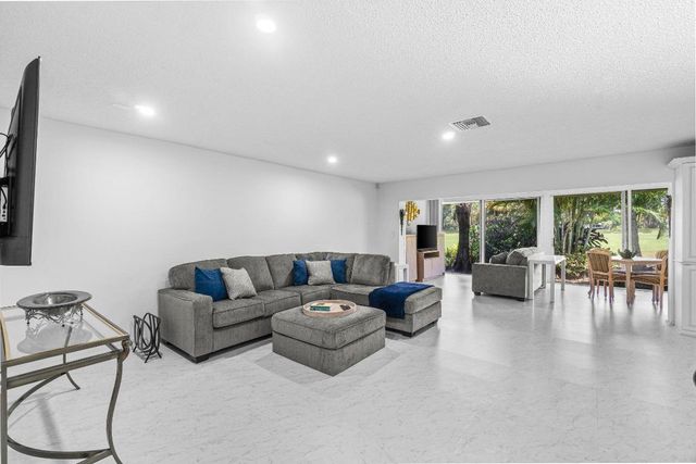 27 Southport Lane C, Boynton Beach, FL 33436